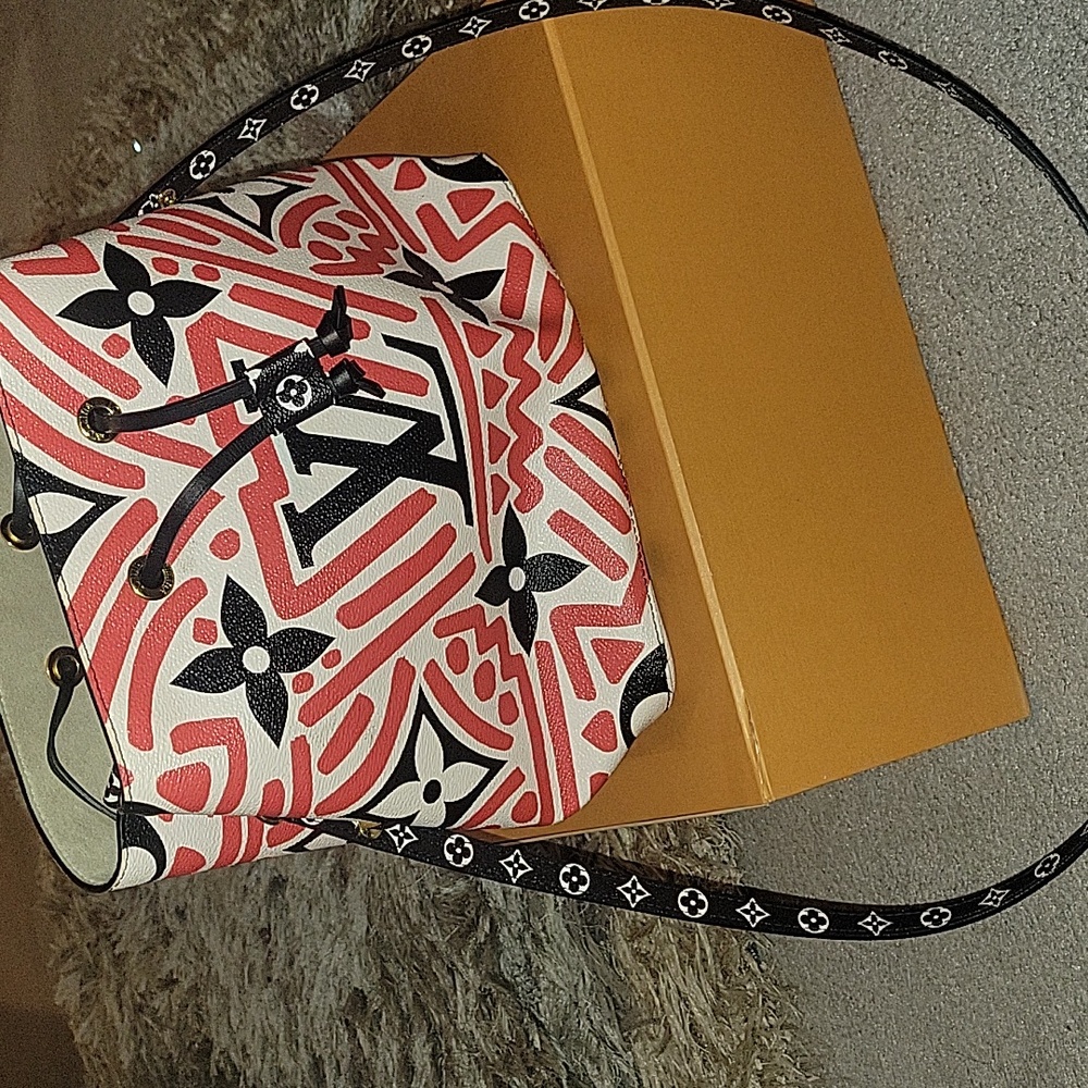 Louis Vuitton NéoNoé Shoulder Bag MM Red Canvas